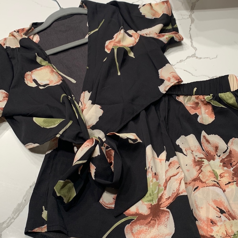 Two piece short outfit Tie front top
